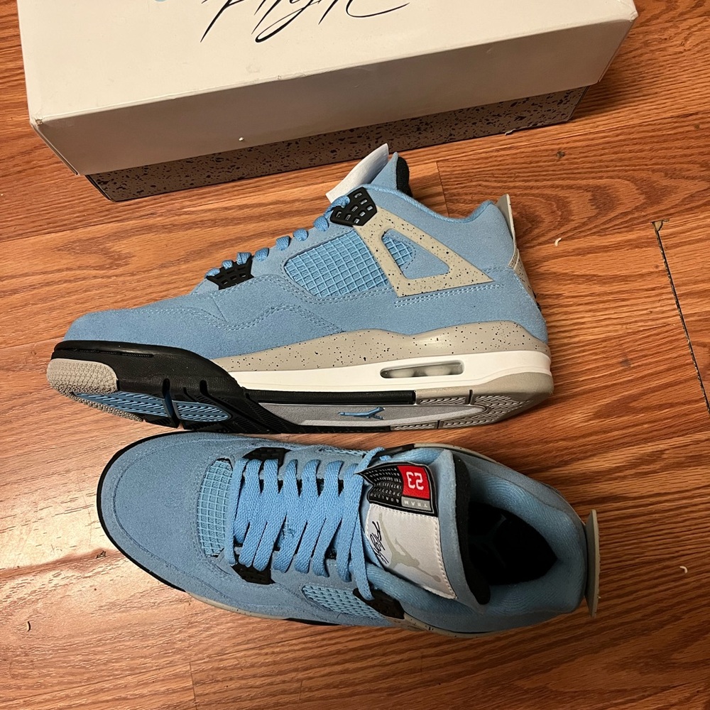Jordan 4 UNC